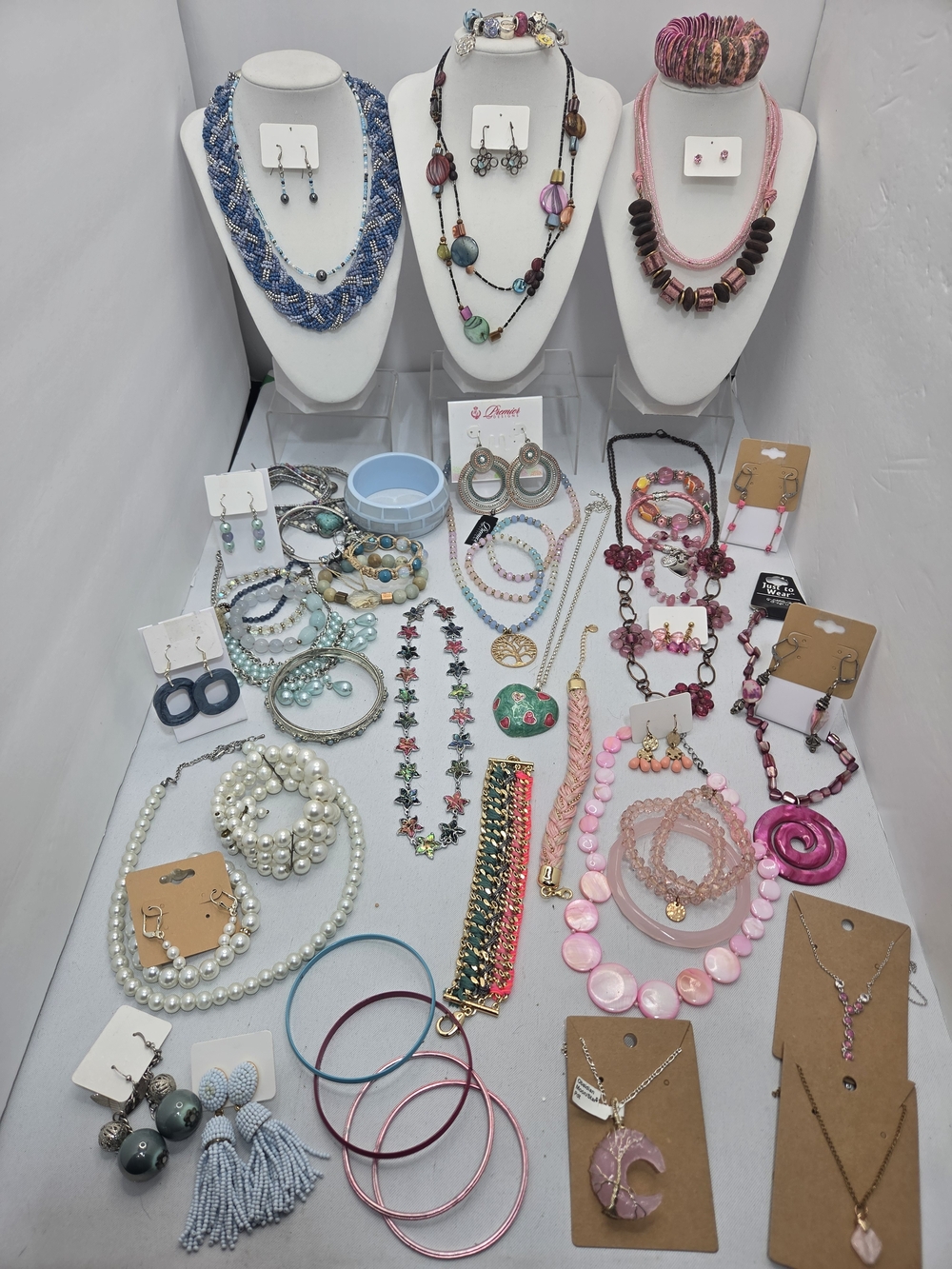 ​HUGE 50+pc Jewelry PREMIER Bead Shell Blue Pink Necklace Bracelet Earrings Vtg